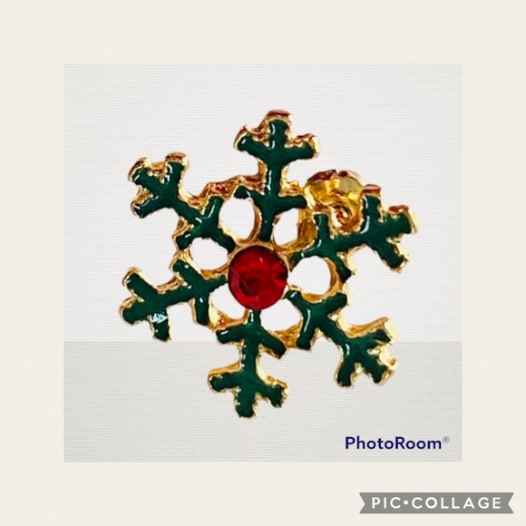 NEW Red & Green Post Pieced Snowflake Earrings - Picture 4 of 4